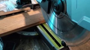 Торцовочная пила Ryobi EMS305RG