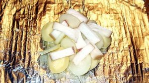 Картошка с салом в духовке в фольге