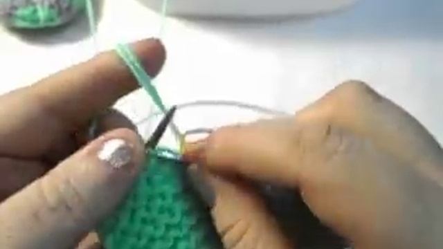 ПРИБАВКИ БЕЗ ДЫРОЧЕК.КАК ЭТО ДЕЛАЮ Я.ВЯЗАНИЕ СПИЦАМИ. смотреть онлайн