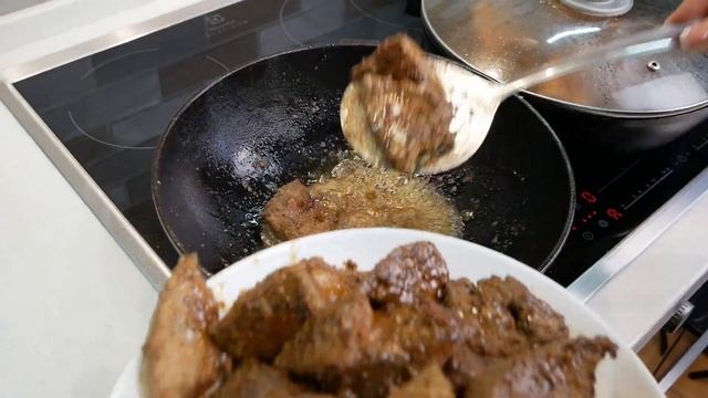 Настоящее ЦЫГАНСКОЕ блюдо. ЖАРКОЕ из печени по - цыгански, цыганка готовит.
