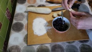 Вареники с замороженной чёрной смородиной