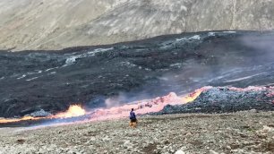Выброс горячей лавы