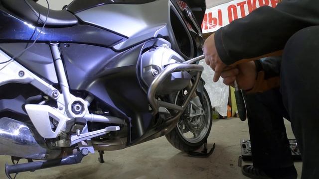 #BMW R1200RT 2017  ЗАМЕНА СВЕЧЕЙ ЗАЖИГАНИЯ