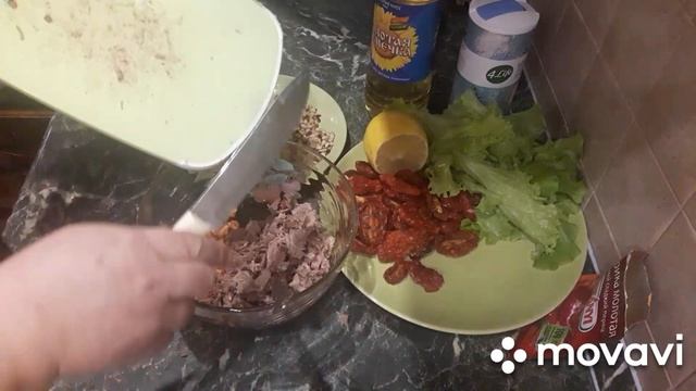 Новый мясной салат с вяленными помидорами и адыгейским сыром смотреть онлайн