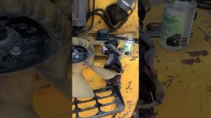 Что делать если нагревается мотор в жару на экскаватор погрузчике есть решение !