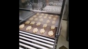 Конвейер для автоматического нанесения меланжа, смесей Puratos на выпечку, кондитерские изделия.