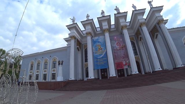День Победы в Караганде | надпись поздравления с 9 мая на ДК Горняков
