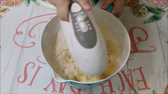 Кекс с голубикой и сливочным сыром (влажный, нежный и в меру сладкий) смотреть онлайн