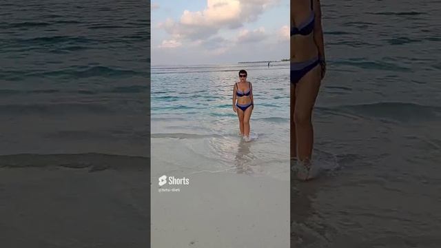 Мальдивы. Девушка на пляже. Мальдивы за 56 тысяч рублей с перелетом. Канал Тутси влог.