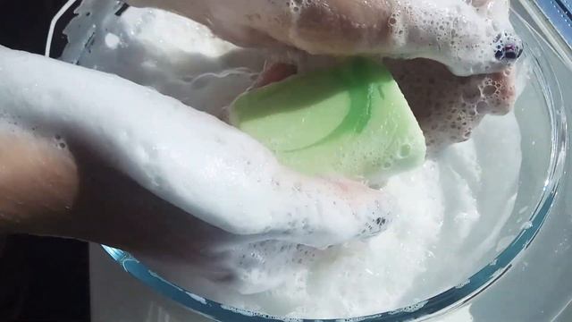 Lathering Glycerin soap "Green Mix" Le Café de Beauté | Глицериновое мыло "Зелёный Микс" смотреть онлайн