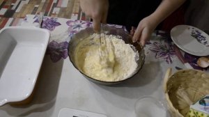 Заливной пирог с капустой и консервой.