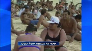Câmeras Escondidas (21/02/16) - Jogar Água Gelada na Cara