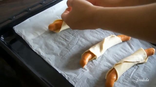Würstchen im Blätterteig Сосиски в слоеном тесте (Schneller Snack/ Быстрая закуска) смотреть онлайн