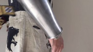 Dressing in late 14-th century armour