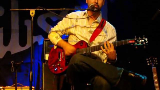 Del Castillo bros debut Gibson Dark Fire 3 смотреть онлайн