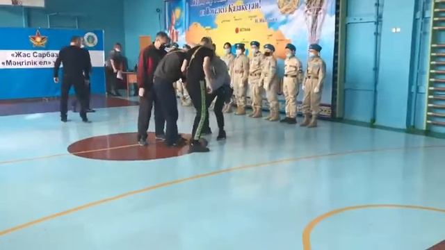 Эстафета одевание противогаза и переноска пострадавшего смотреть онлайн