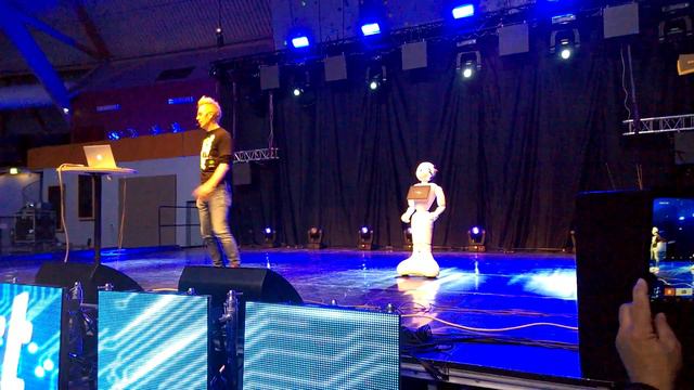 человекоподобный робот 2017г - печально смотреть онлайн