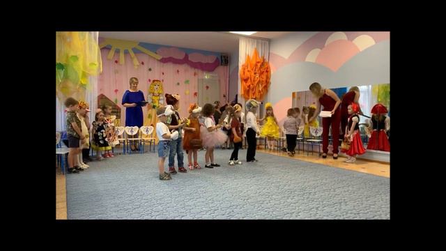 Красная шапочка в осеннем лесу. смотреть онлайн