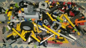 Машина 4х4 с коробкой передач из лего техник.