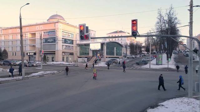 ТЦ Гранд_Владимир_фасад здания Октябрьский пр-т 10, перекресток