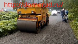 Укатка дороги из сталеплавильного щебня