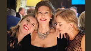 Татьяна Навка и Светлана Бондарчук подшутили над Ольгой Слуцкер изза ее груди