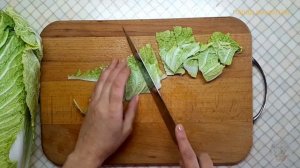 Очень вкусный салат Цезарь с курицей и пекинской капустой