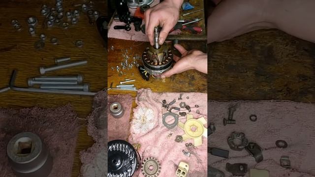 Урал м 67-36 ,сборка,установка генератора.И последующая регулировка зацепа шестерни) смотреть онлайн