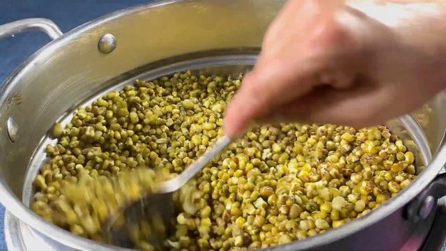 Mung bean cake recipe, pastry filling sweet delicious绿豆糕用电饼铛也能做，不用擀酥一样酥松，顺便教你做商用绿豆沙