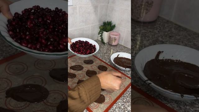 #chocolate #crunch  #pomegranate #foryou #fyp #viral #explore #explorepage #fyp #recipe  #satisfyin