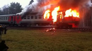 В Подмосковье поезд горит