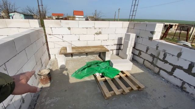 Дом своими руками. Кладка стен и армирование. Защита фундамента #домвкрыму #крым #построитьдом 