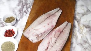 Просто пикантное филе скумбрии.