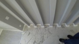 УСТАНОВКА ПЛИНТУСА - МНОГО УГЛОВ.  Плинтуса из дюрополимера.