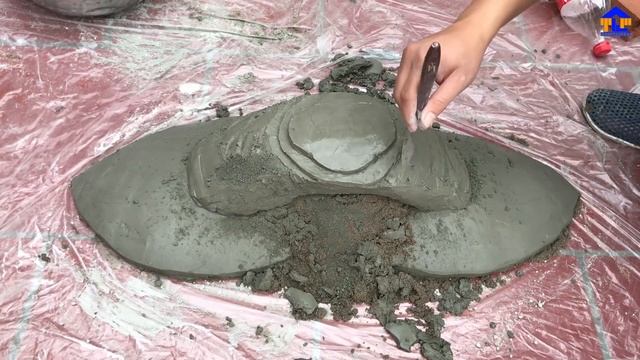 DIY - ❤️ BEAUTIFUL and Easy ❤️ - Idea of making double pots with cement and decorate leaves смотреть онлайн