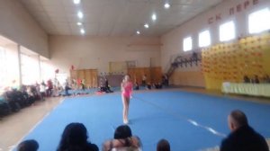 Выступление гимнастки с булавами