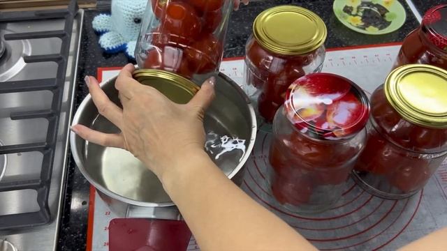 "Свежие и сочные: Рецепт домашних помидоров в собственном соку" смотреть онлайн