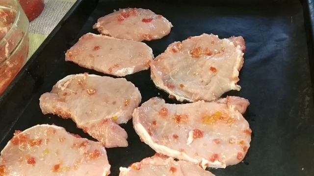 Вкусный УЖИН! Свинина замаринованная в хреновине и запечённая в  ДУХОВКЕ !