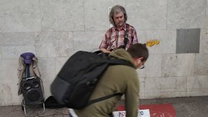 Константин Никольский — Птицы белые мои -Мелодию из песни сыграл на гитаре Анатолий в #metro #guita
