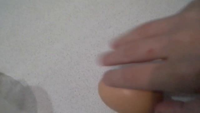 Как различить варёное яйцо от не смотреть онлайн