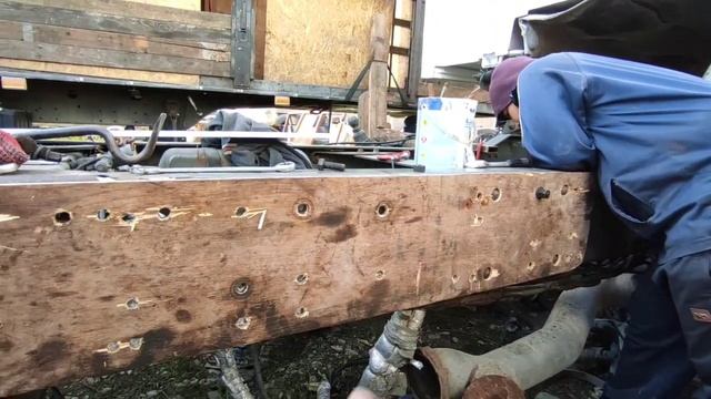 26.Восстановление VOLVO FH12 часть-4. Ремонт рамы. crash recovery volvo fh12. смотреть онлайн