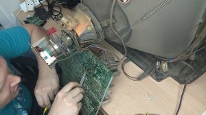 Не всегда включается, показывает пол экрана. Ремонт старого, кинескопного телевизора LG CF-21D70K.