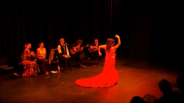 Flamenco Arana "Alegrias" con bata de cola смотреть онлайн