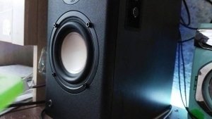 Реакция колонки JetBalance JB-343( громкость 30%) на песню help_urself