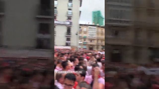 El CHUPINAZO de los Sanfermines 2022 - San Fermín desde el Ayuntamiento de Pamplona