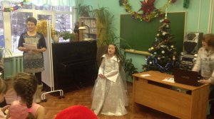 В декабре, в декабре  Все деревья в серебре. Версия в Школе - 2016-12-27