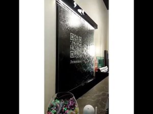 Водопад по стеклу с логотипом