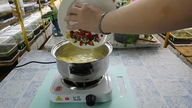 СУП С СЫРНЫМИ ШАРИКАМИ ! НЕЖНЫЙ И БОЖЕСТВЕННО ВКУСНЫЙ ! И НЕ ДОРОГОЙ ! смотреть онлайн