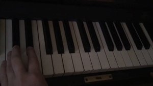 Гамма до-диез минор на пианино