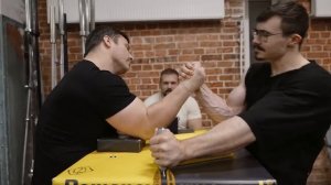 AKIMBO ПРОТИВ ДЗАМБОЛАТА / АРМРЕСТЛИНГ